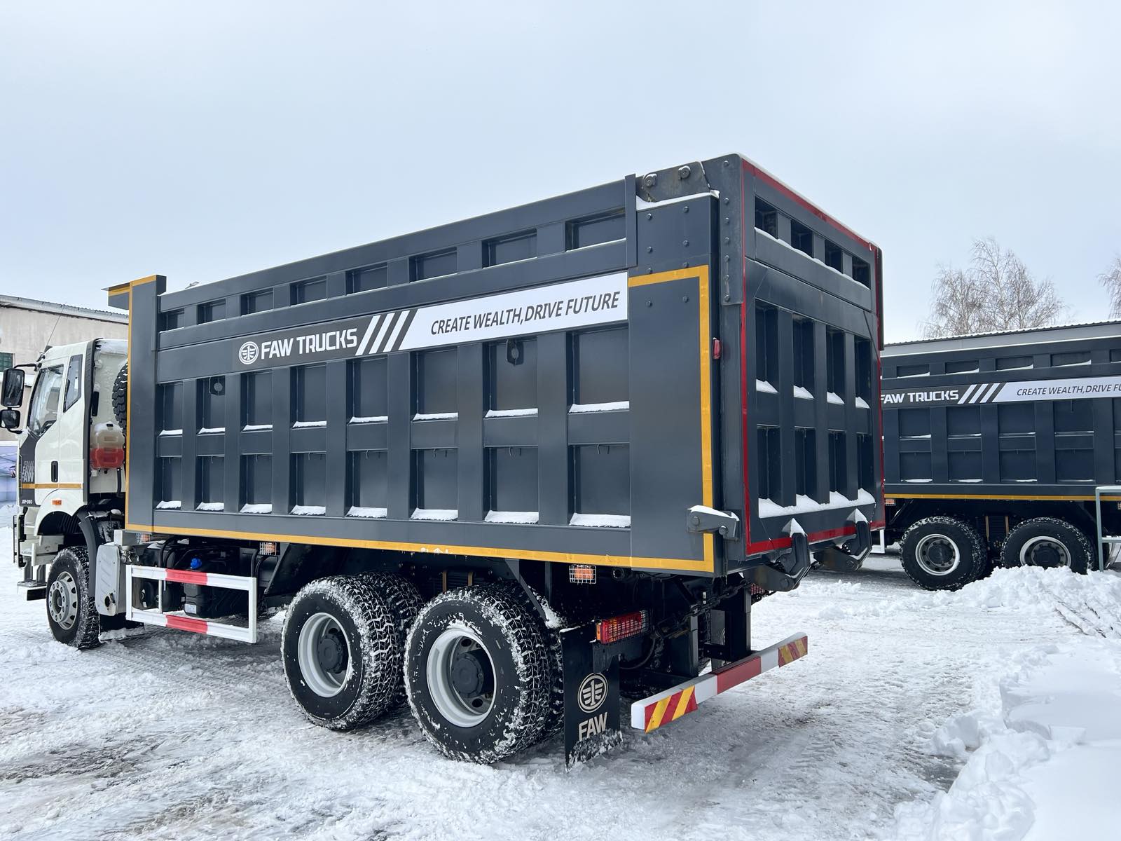 Самосвал 6х4 J6 СА3250