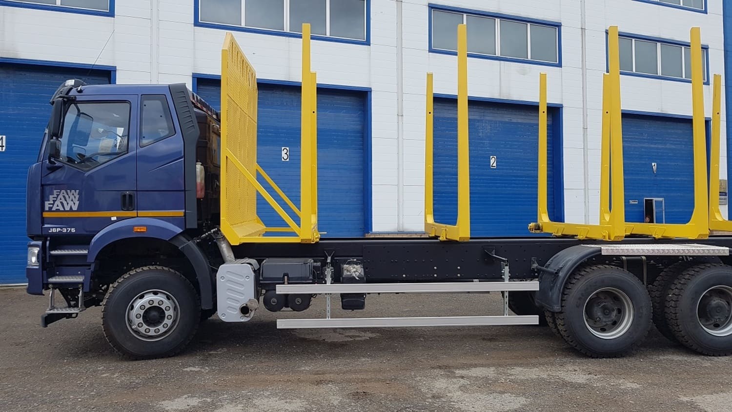 Сортиментовоз FAW J6 СА3250 6х4