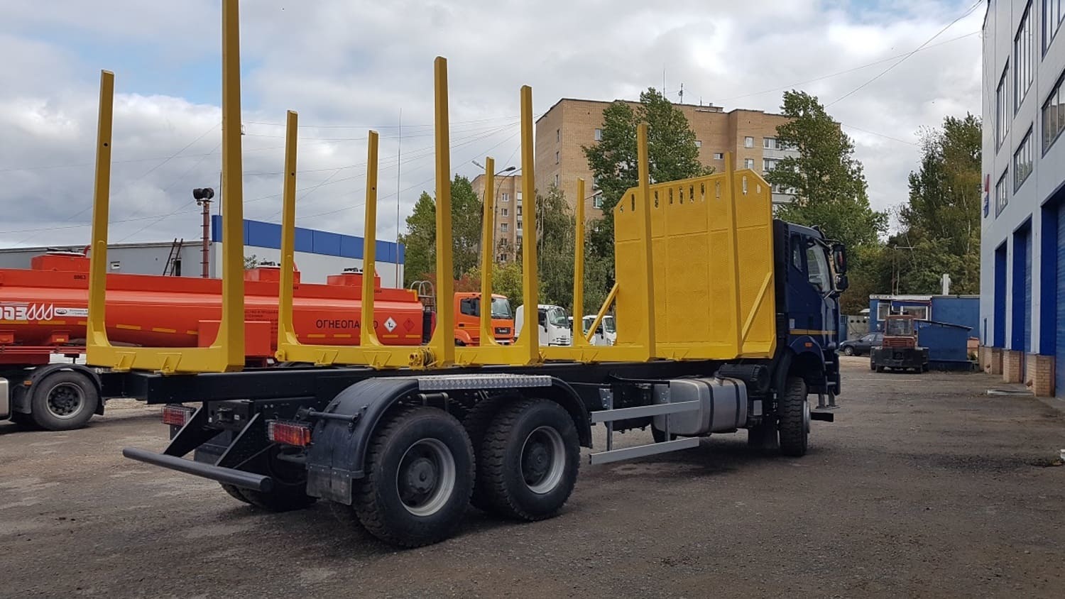 Сортиментовоз FAW J6 СА3250 6х4