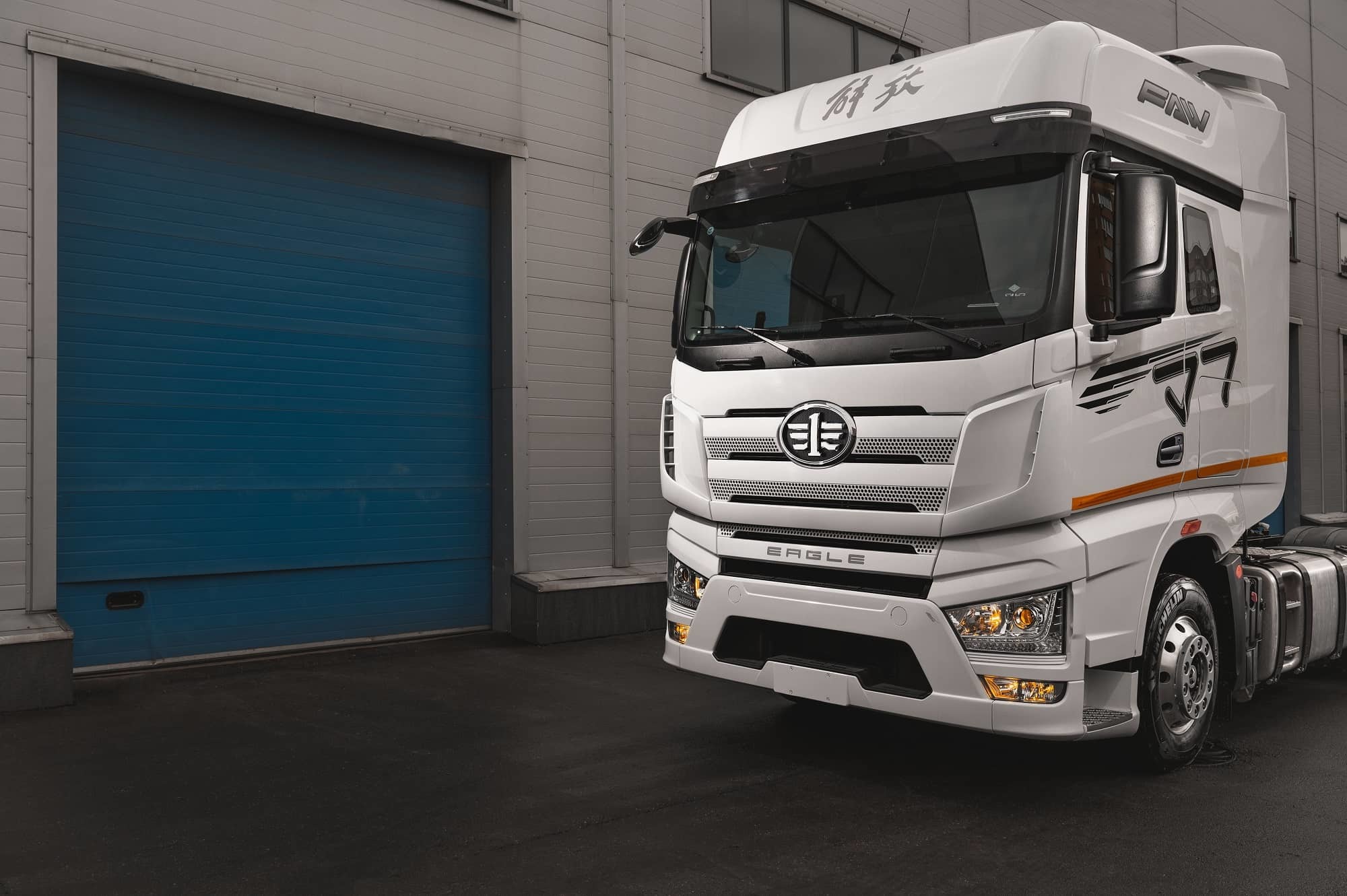 Тягач FAW J7 4Х2