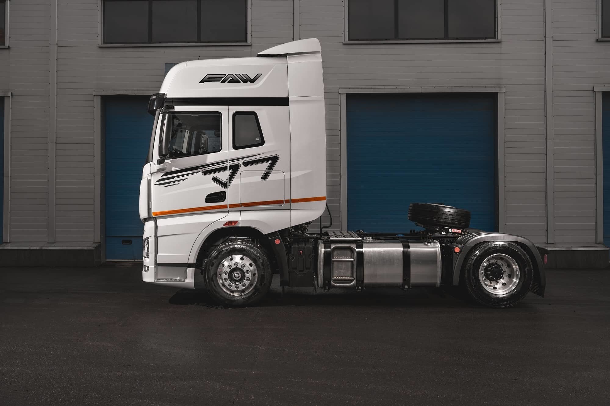 Тягач FAW J7 4Х2